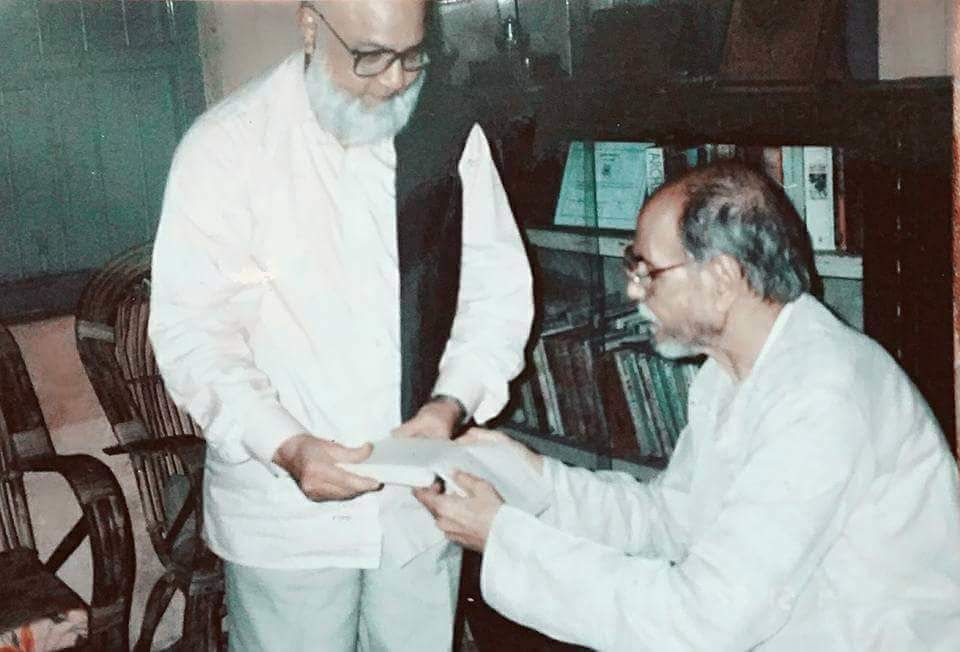 Amiyabhushan with Justice Mustafa Kamal, the 10th Chief Justice of Bangladesh, in 1998. (inset) Justice Kamal's gift of his book 'Aamar Kichhu Bola' to Amiyabhushan.