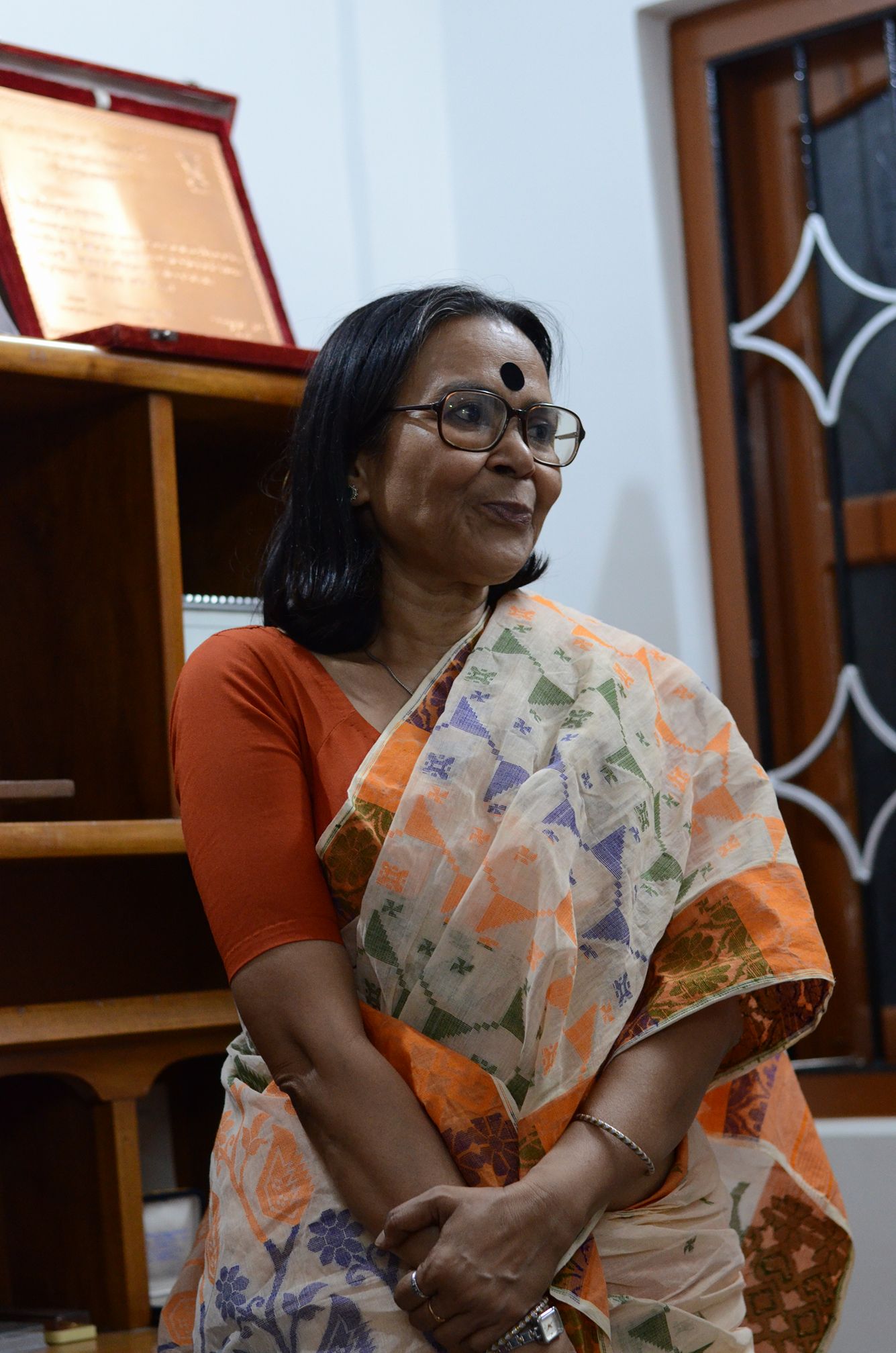 Dr. Enakshi Majumdar, Amiyabhushan's daughter, addresses the crowd