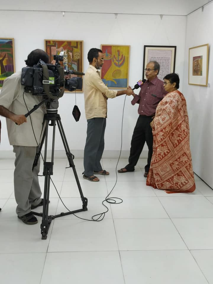 Coverage of the Painting Exhibition for the DD Bangla programme Camera Cholchhe. Interview of the Writer's son Apurbajyoti and daughter Athena Majumdar